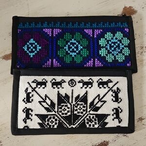 Set Colorful Embroidered Wallets